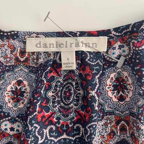 Daniel Rainn Paisley Embroidered Detail Top Size S - Picture 8 of 10